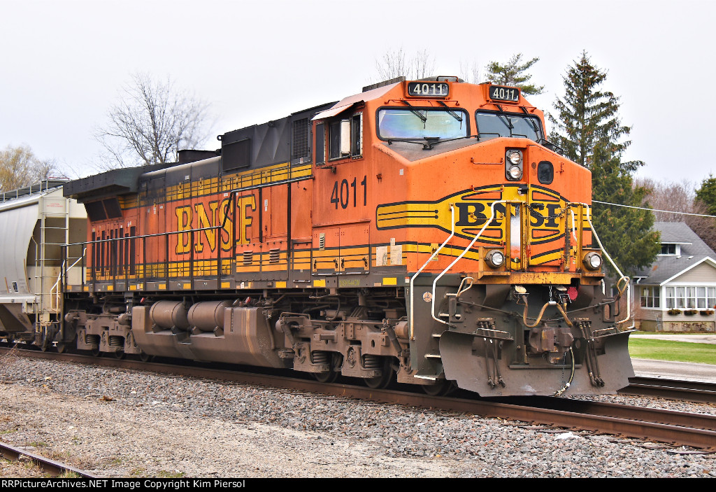 BNSF 4011